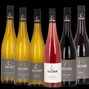 Bilder mit 6 Flaschen eines Probierpaket aus 6 Flaschen unserer trockenen Weine. 1x 0,75L Flasche HEIMATLIEBE ROSÉ trocken ESCHERS HEIMAT 1x 0,75L Flasche WEISSBURGUNDER trocken ESCHERS BERGKEUPER 1x 0,75L Flasche RIESLING ALTE REBEN trocken ESCHERS BERGKEUPER 1x 0,75L Flasche SAUVIGNON BLANC trocken ESCHERS BERGKEUPER 1x 0,75L Flasche LEMBERGER trocken ESCHERS BERGKEUPER 1x 0,75L Flasche MERLOT trocken ESCHERS BERGKEUPER